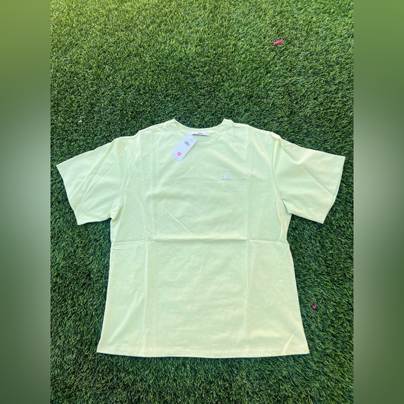 ALO Yoga Tops - ALO Yoga Light Green Short Sleeve Tee